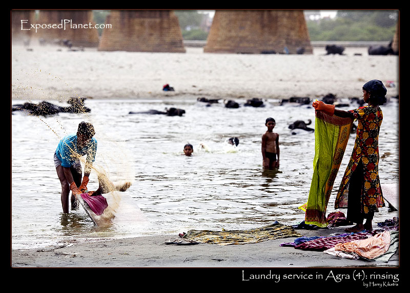 Laundry service in Agra, part 4: rinsing